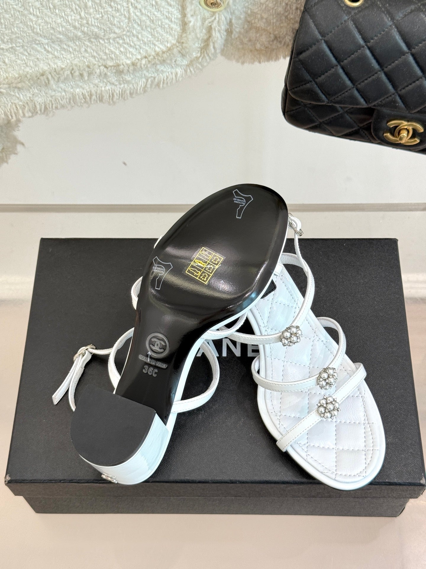 HIGH HEELS SANDAL IN WHITE LAMBSKIN PEARL FLOWERS