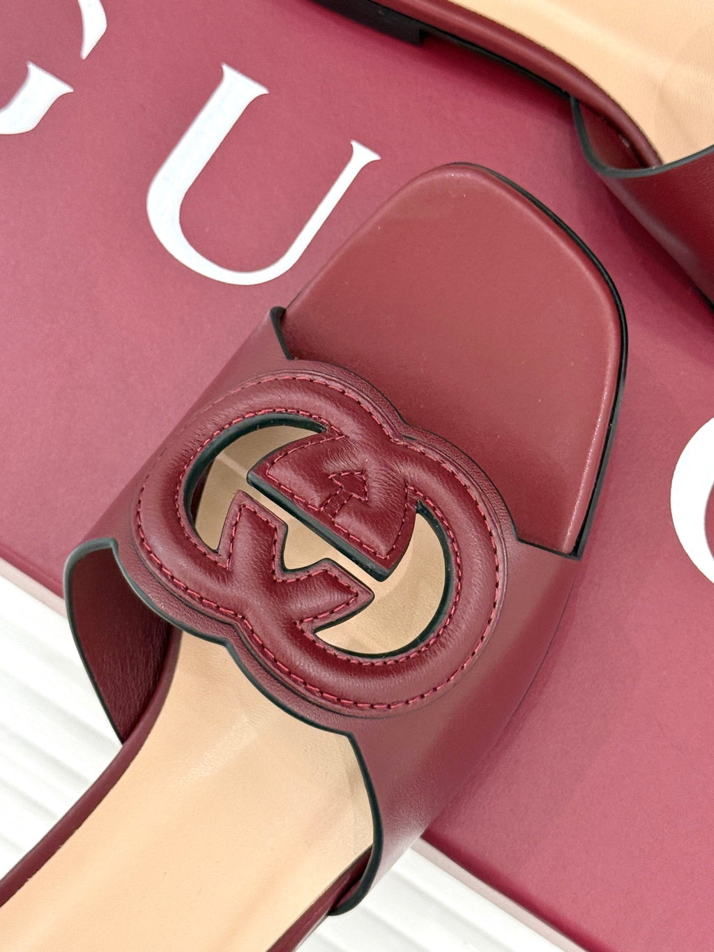 SLIDE SANDALS IN RED CALFSKIN