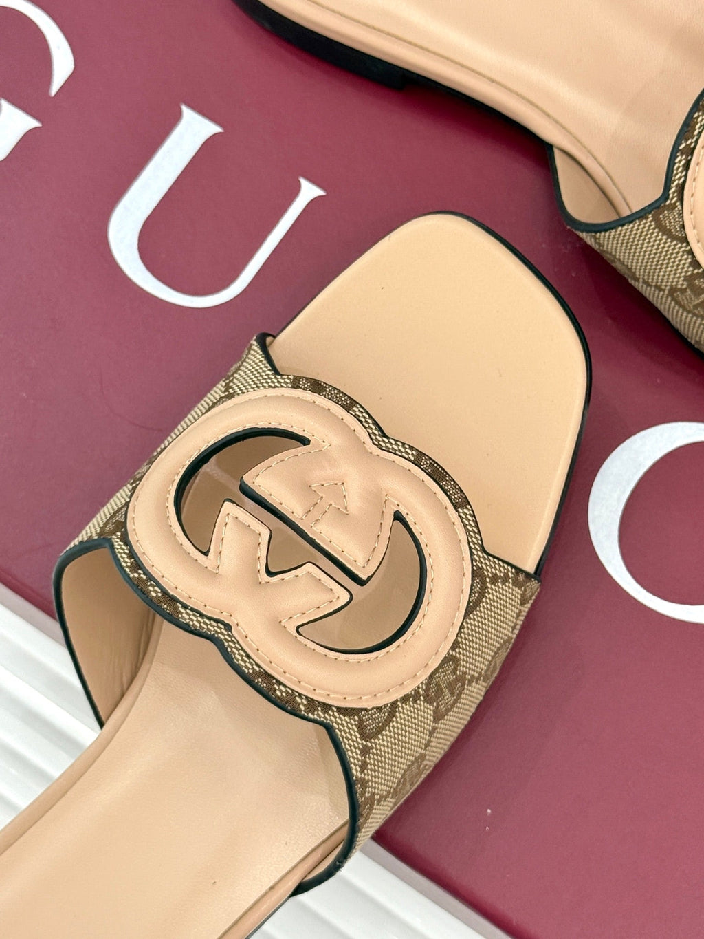 SLIDE SANDALS IN BEIGE CALFSKIN
