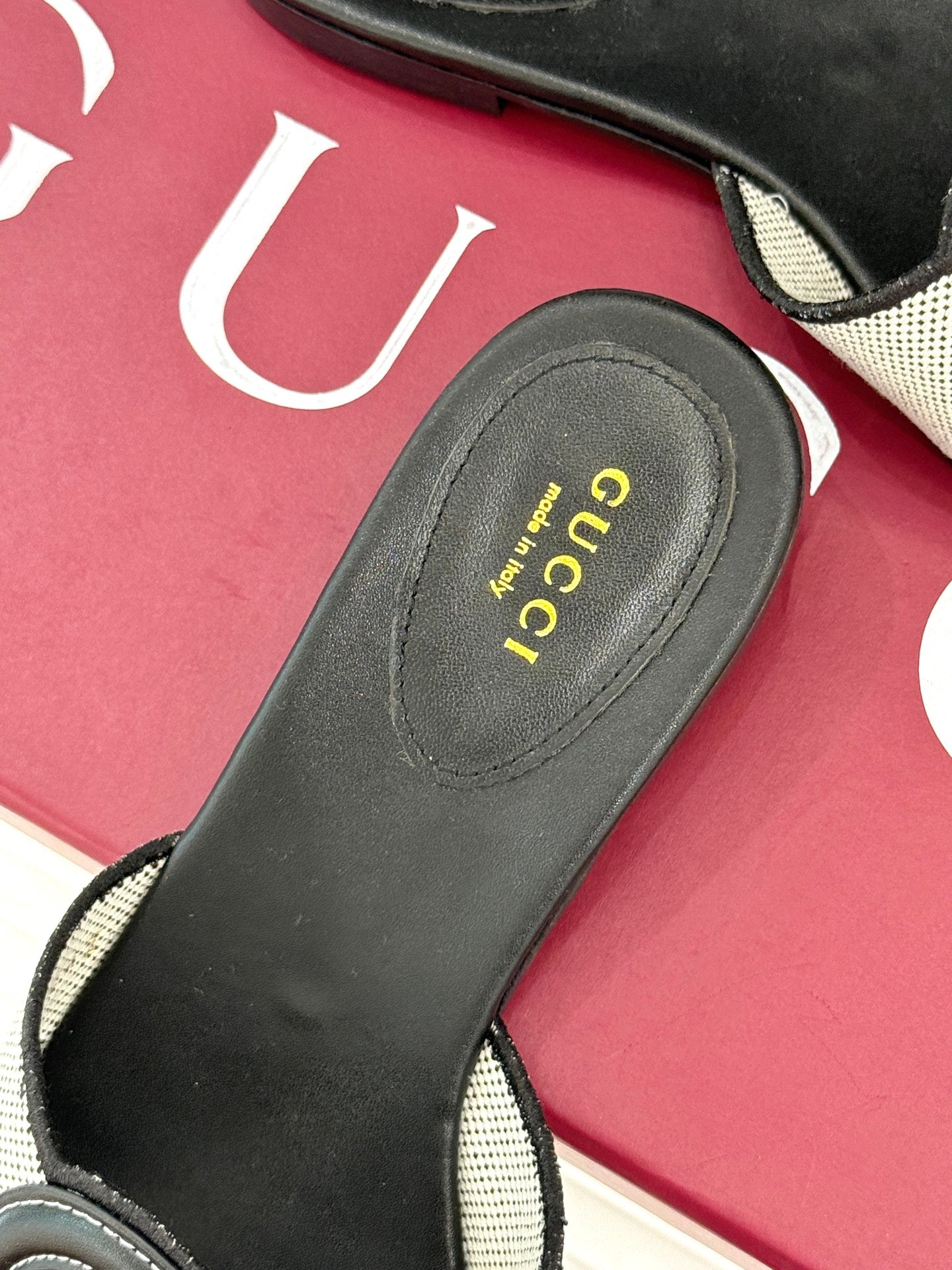 SLIDE SANDALS IN BLACK AND WHITE CALFSKIN