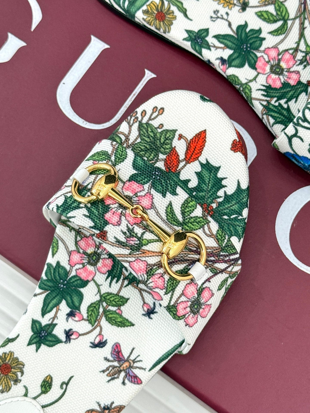 SLIDE SANDALS IN WHITE FABRIC FLORAL AND LEAF PRINT