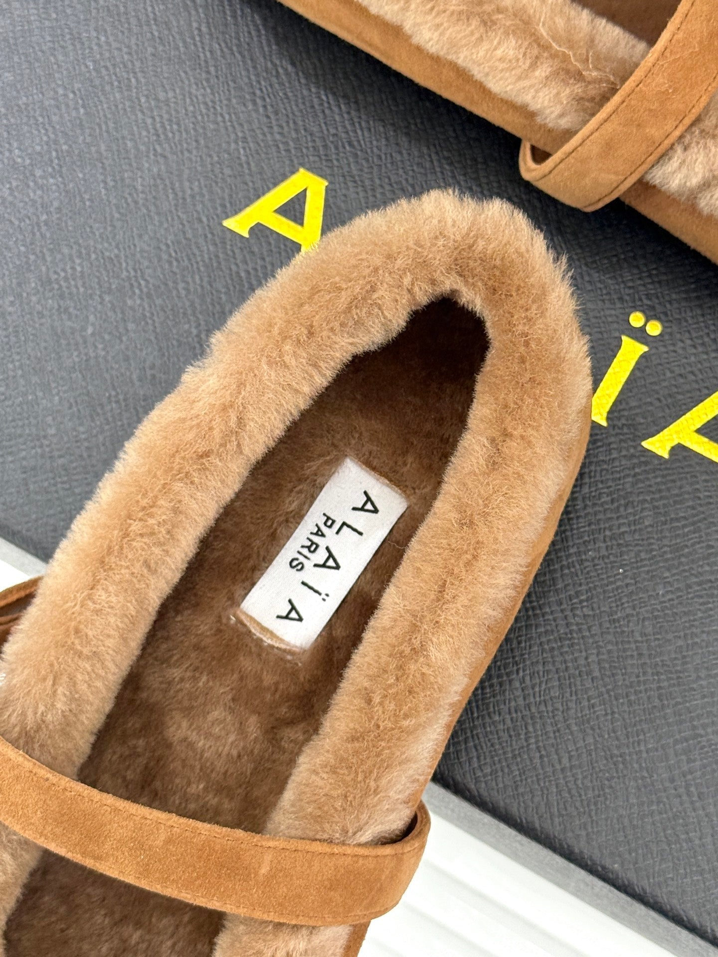 SHEARLING BALLET FLATS IN TAN BROWN SUEDE
