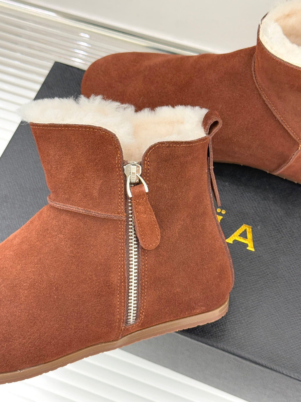 ALAIA 26S SNOW BOOTS IN BURNT BROWN SUEDE AND WOOL