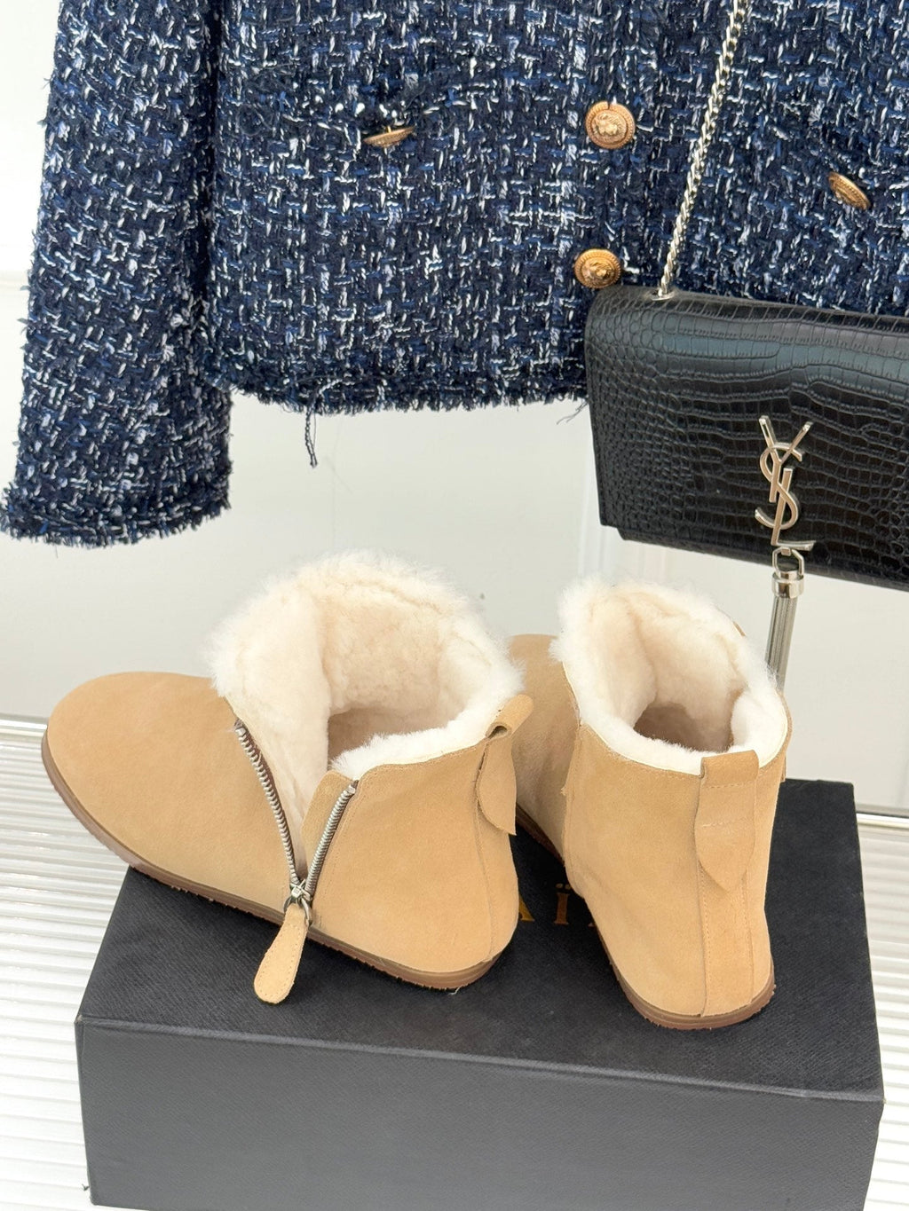 ALAIA 26S SNOW BOOTS IN DARK BEIGE SUEDE AND WOOL