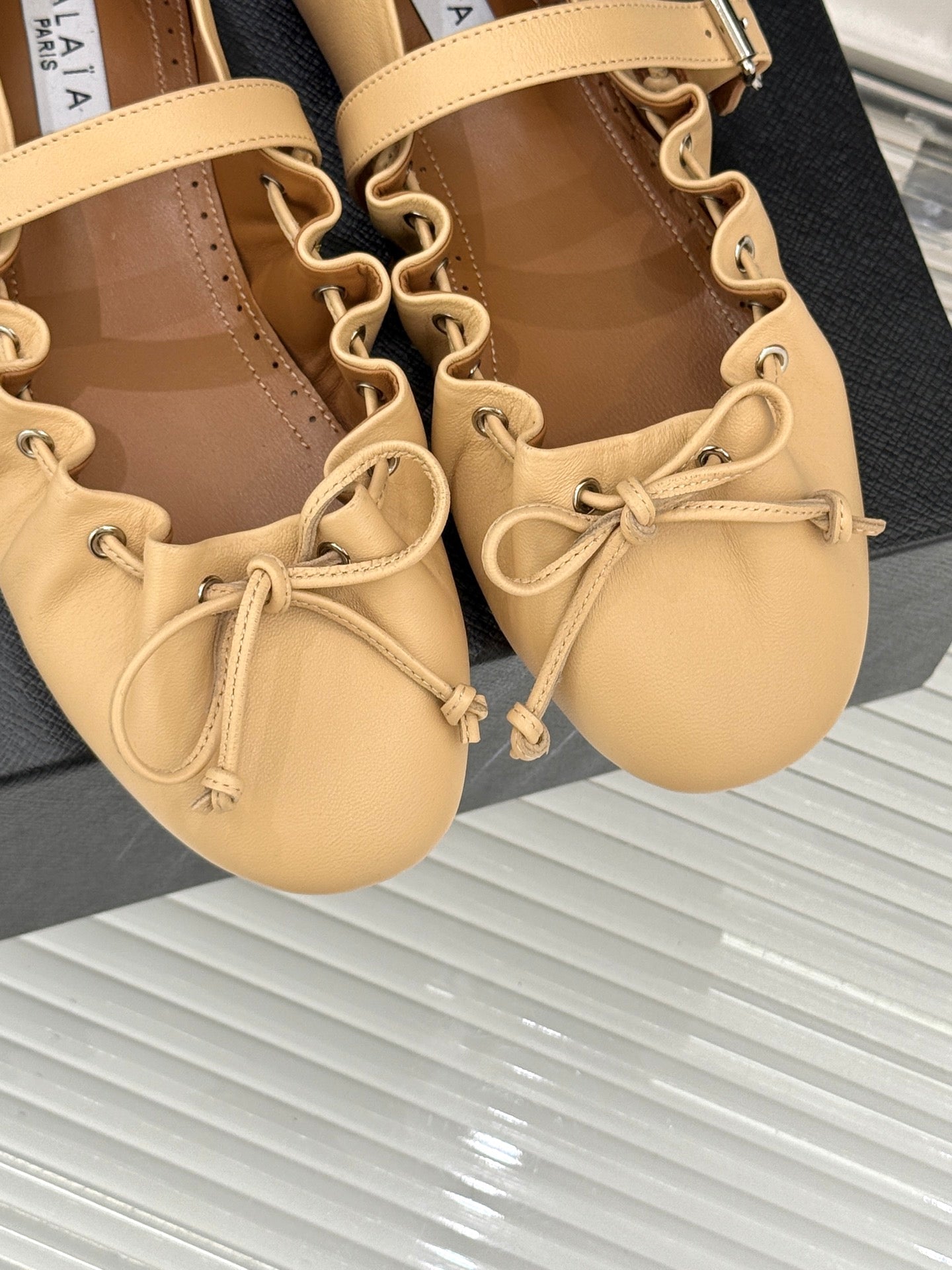 ALAIA 26S MARY JANE FLATS IN LIGHT YELLOW BEIGE LAMBSKIN WITH BOW