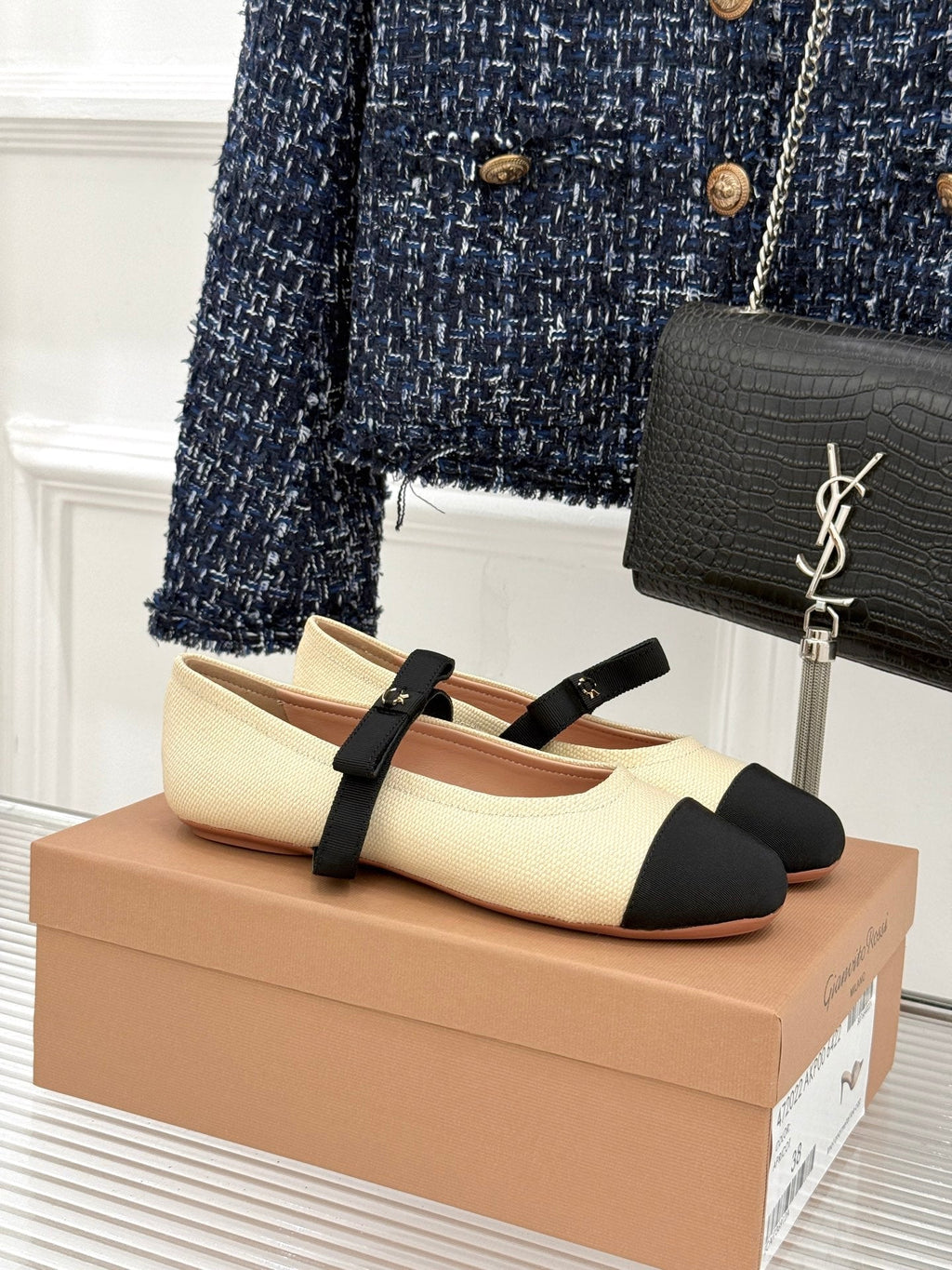 GIANVITO ROSSI 26S MARY JANE FLATS IN BLACK AND CREAM WHITE FABRIC