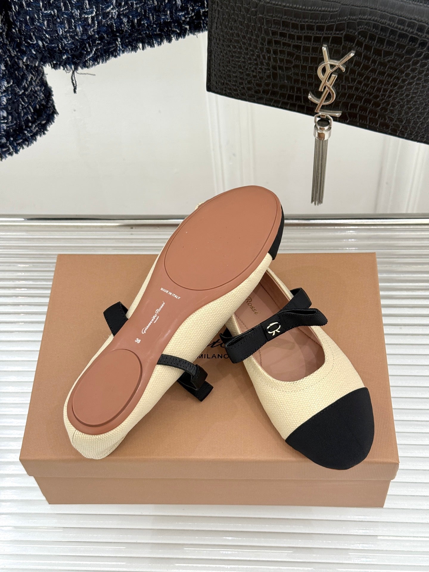GIANVITO ROSSI 26S MARY JANE FLATS IN BLACK AND CREAM WHITE FABRIC