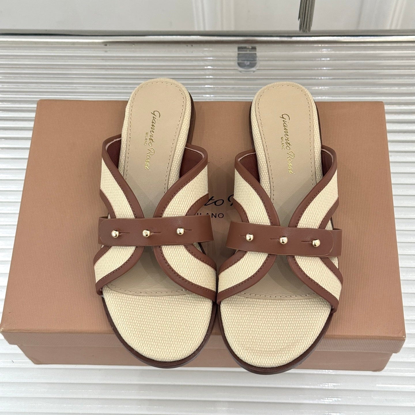 GIANVITO ROSSI 26S STUDDED FLAT SANDALS IN BEIGE CANVAS AND BROWN CALFSKIN