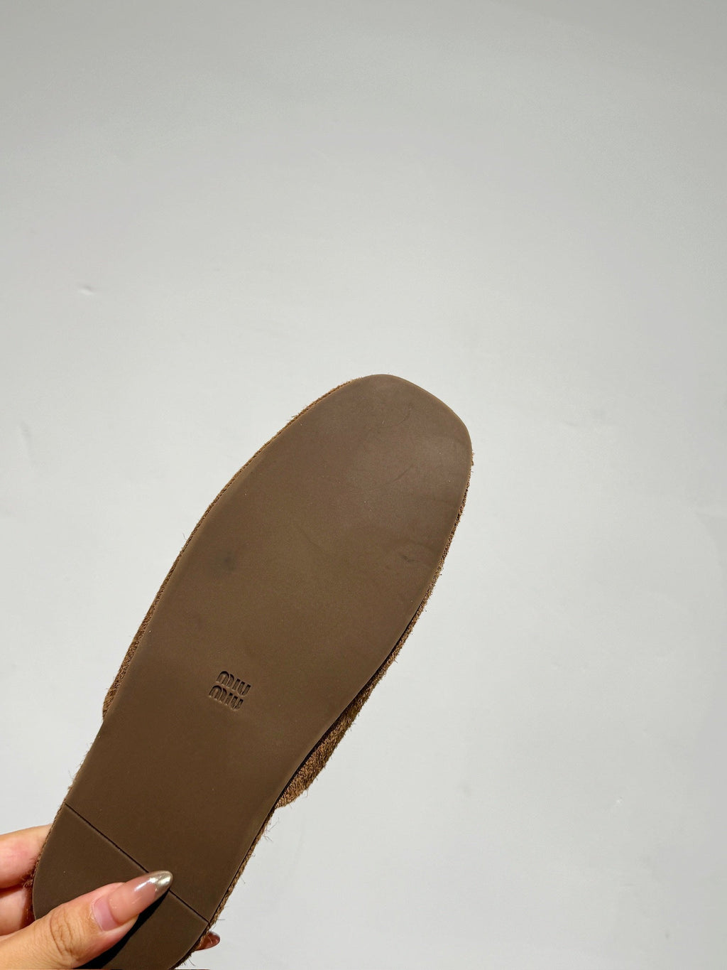 MIUMIU 26S MULE LOAFERS IN CARAMEL BROWN SUEDE LOGO