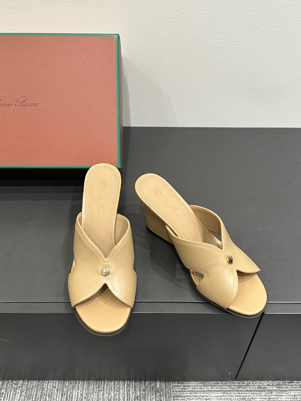 LP HIGH HEELS 25S IN WARM BEIGE LAMBSKIN