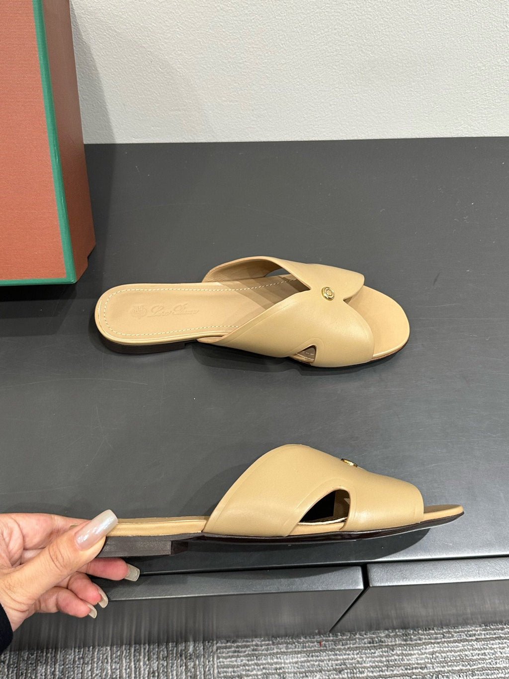 LP SANDALS 25S IN WARM BEIGE LAMBSKIN