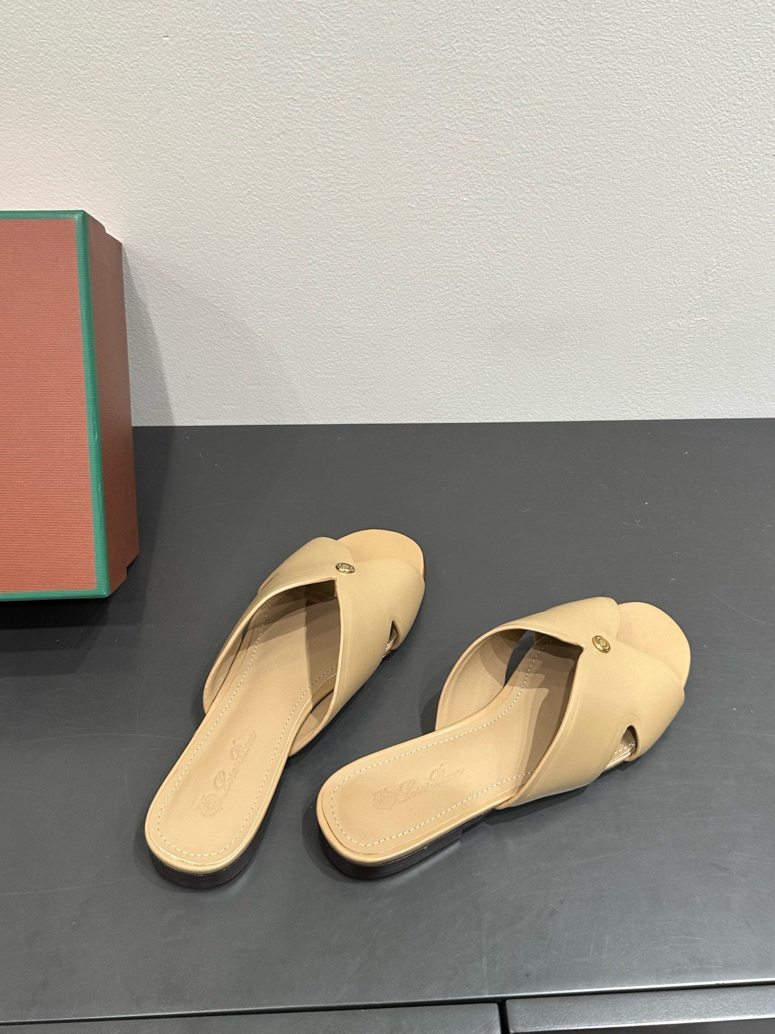 LP SANDALS 25S IN WARM BEIGE LAMBSKIN