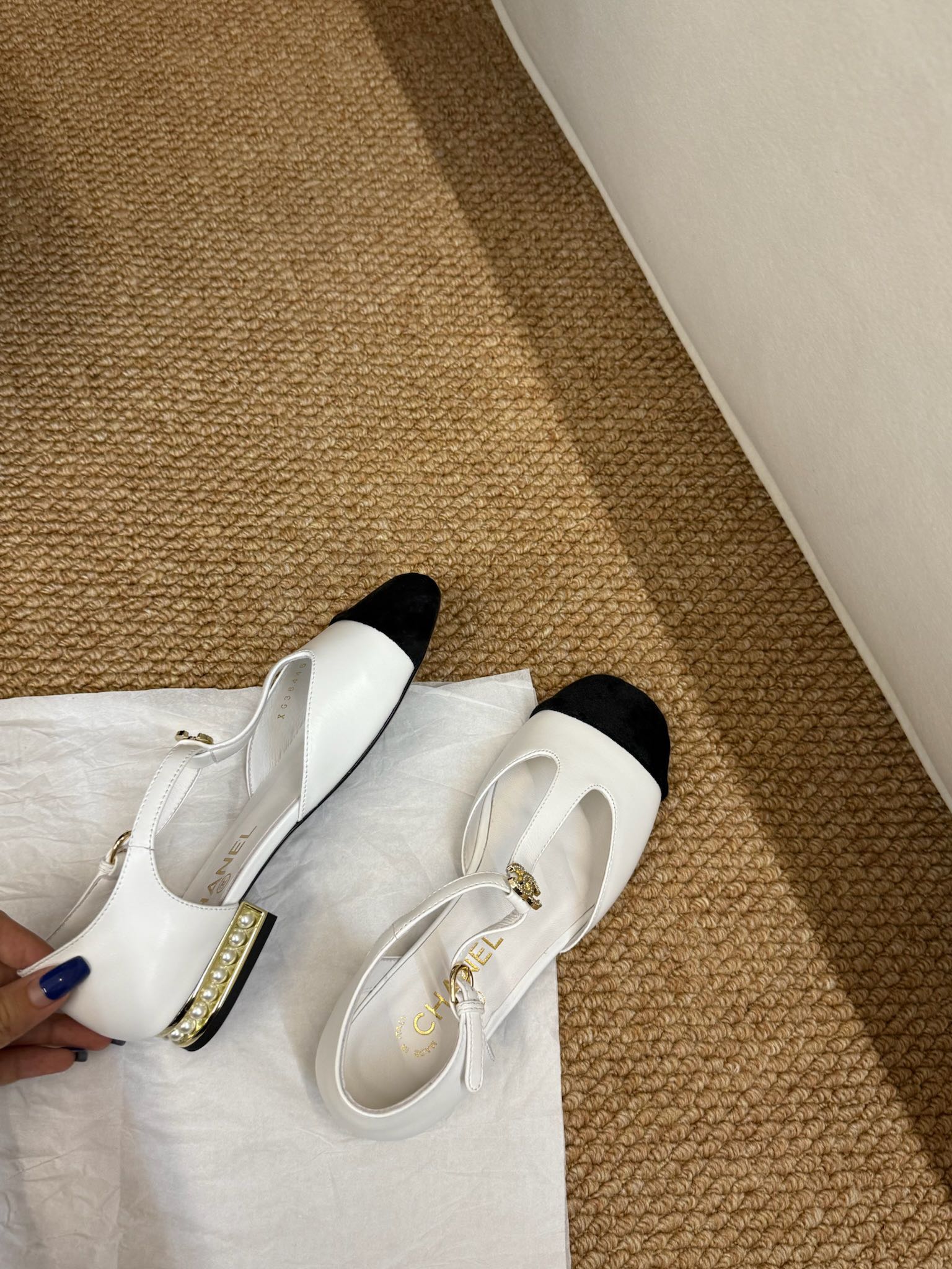 CHANEL 26S SLINGBACK SHOES IN WHITE CALFSKIN AND SUEDE GOLD HARDWARE