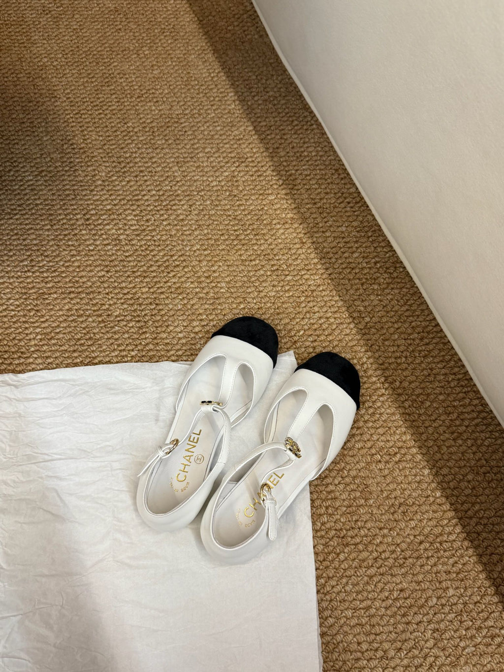CHANEL 26S SLINGBACK SHOES IN WHITE CALFSKIN AND SUEDE GOLD HARDWARE