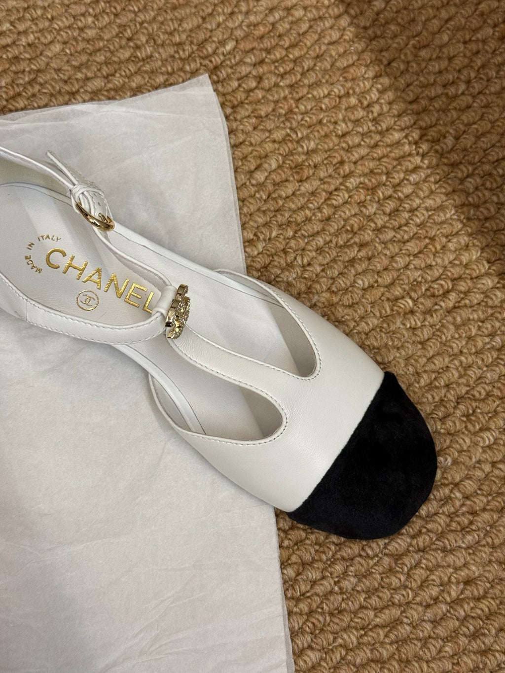 CHANEL 26S SLINGBACK SHOES IN WHITE CALFSKIN AND SUEDE GOLD HARDWARE
