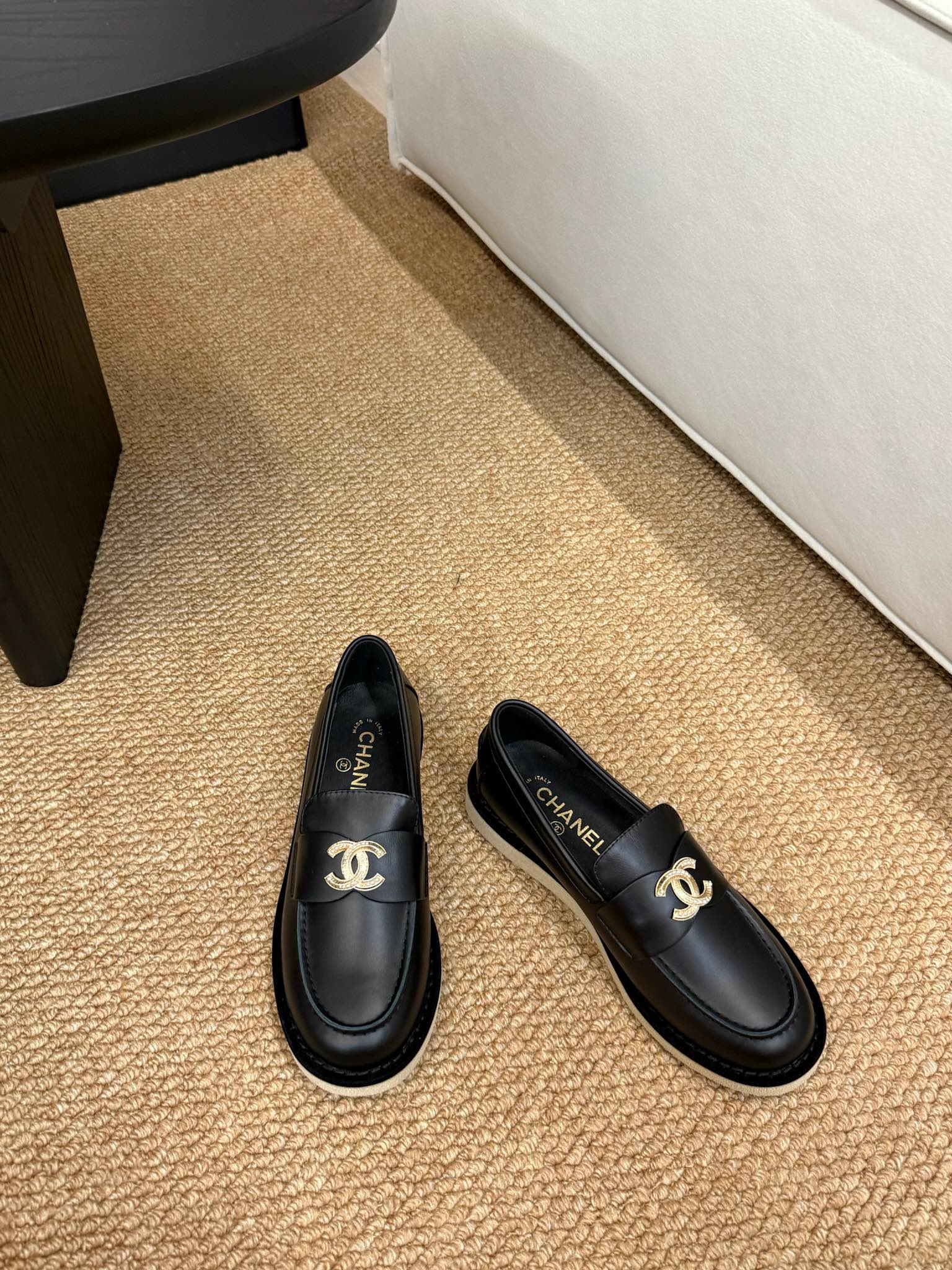 CHANEL 26S LOAFER IN BLACK CALFSKIN CC LOGO