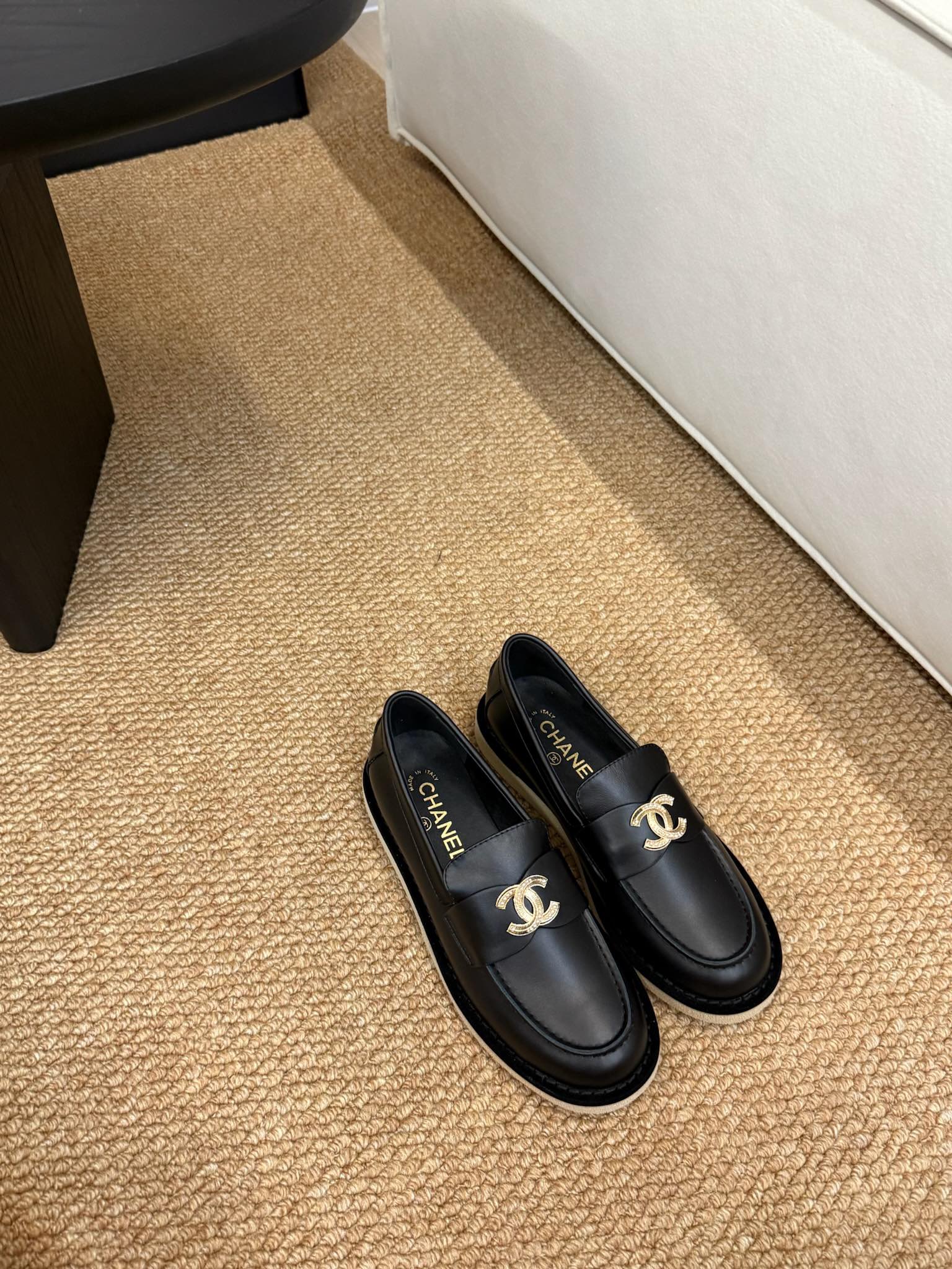 CHANEL 26S LOAFER IN BLACK CALFSKIN CC LOGO