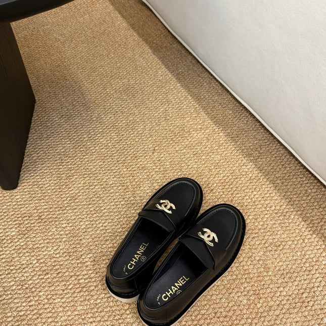 CHANEL 26S LOAFER IN BLACK CALFSKIN CC LOGO