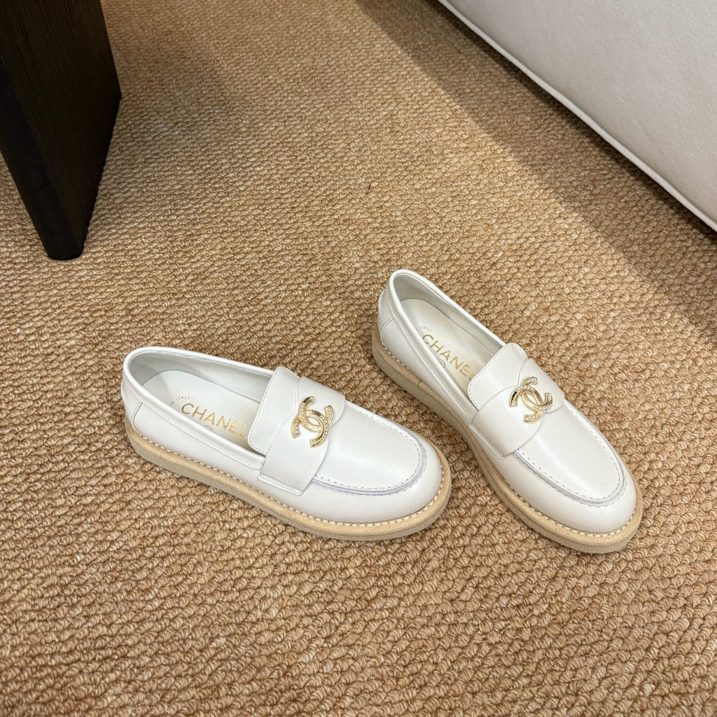 CHANEL 26S LOAFER IN WHITE PATENT CALFSKIN CC LOGO