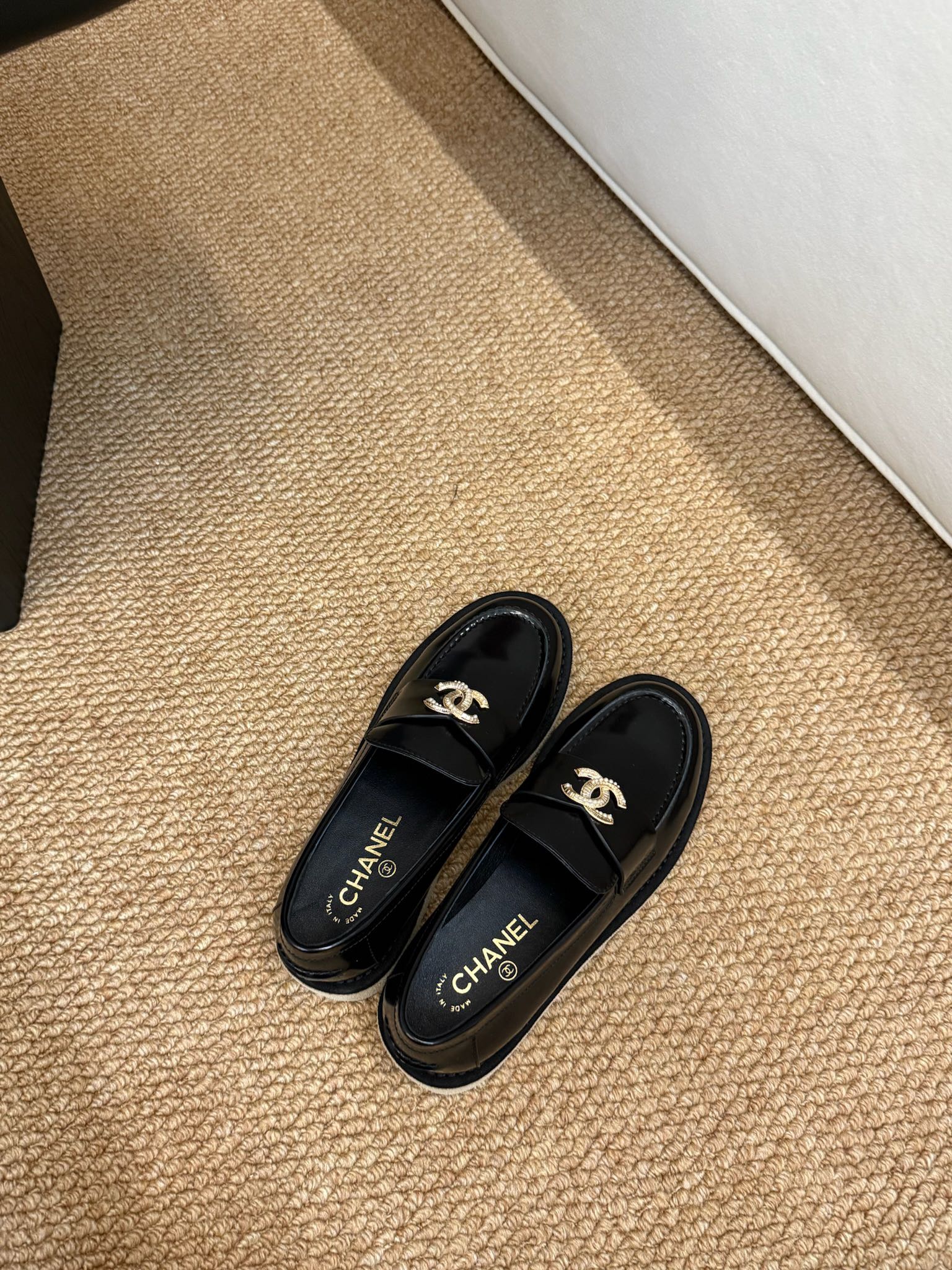 CHANEL 26S LOAFER IN BLACK PATENT CALFSKIN CC LOGO