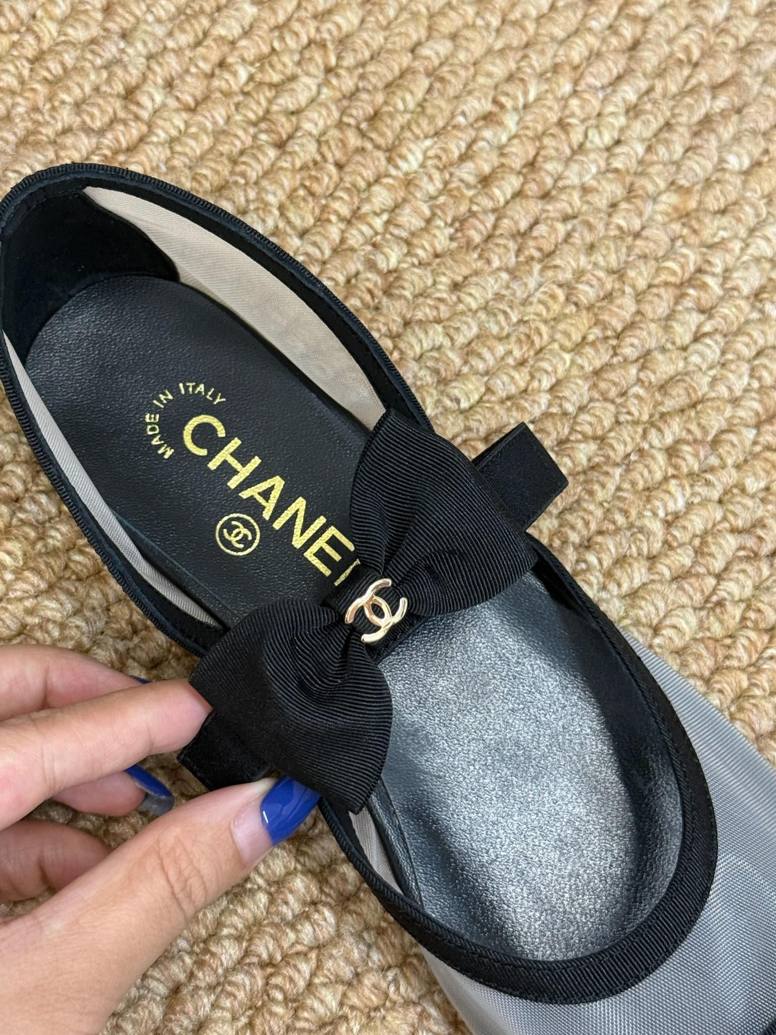 CHANEL 26S MARY JANE FLATS IN BLACK AND GREY MESH RIBBON STRAP CAP TOE