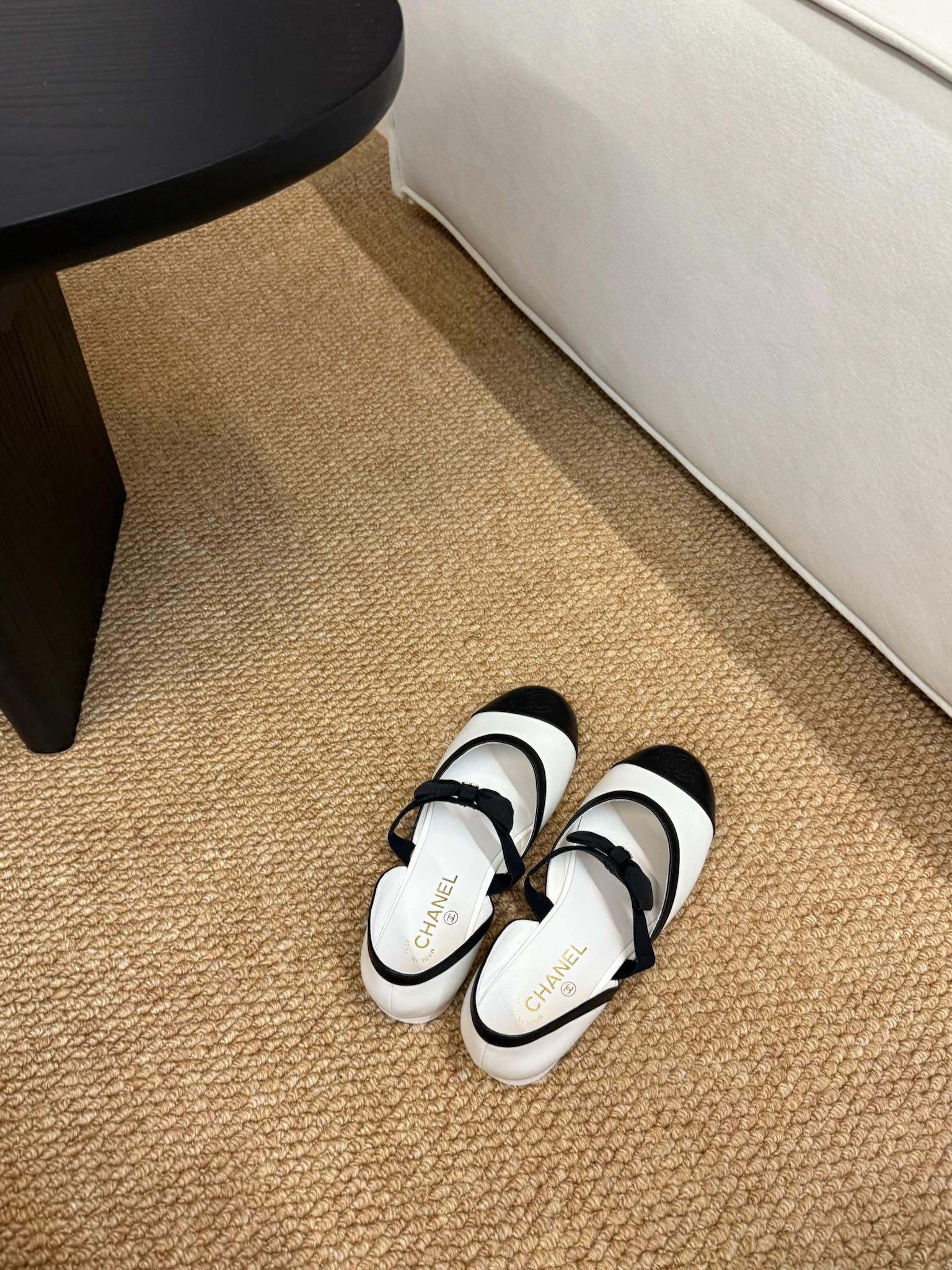 CHANEL 26S MARY JANE SLINGBACK FLATS IN WHITE AND BLACK CALFSKIN CAP TOE RIBBON STRAP