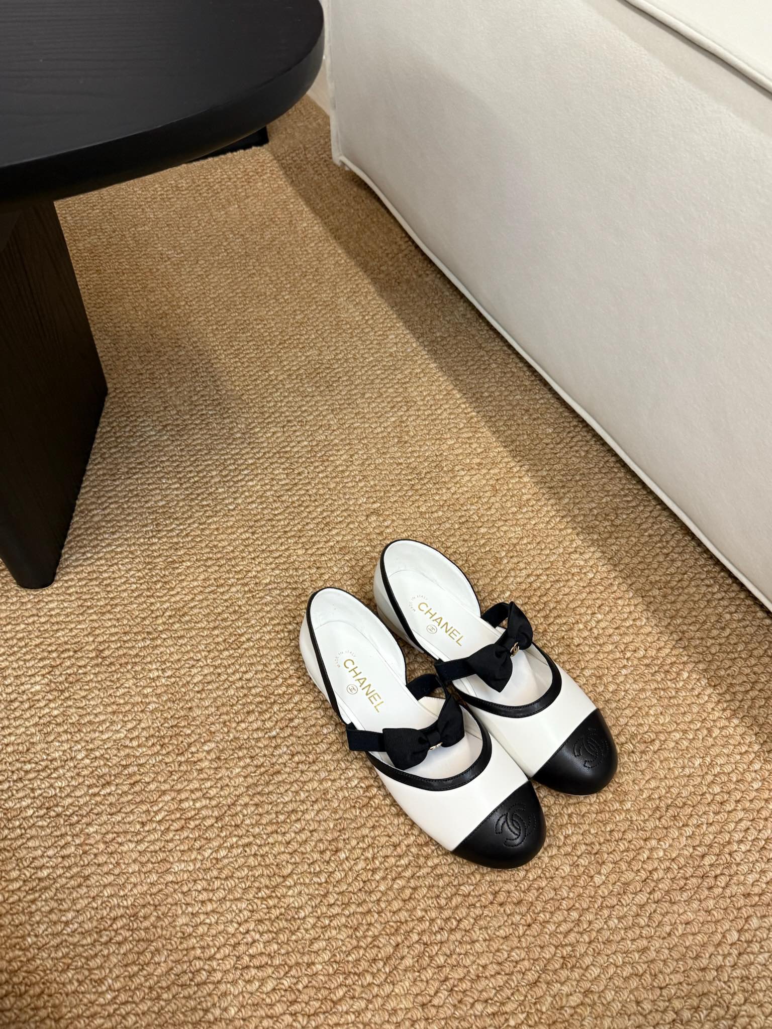 CHANEL 26S MARY JANE SLINGBACK FLATS IN WHITE AND BLACK CALFSKIN CAP TOE RIBBON STRAP