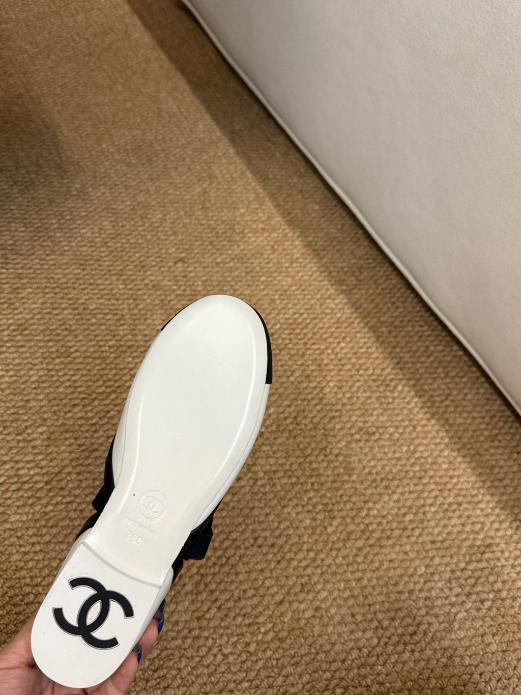 CHANEL 26S MARY JANE SLINGBACK FLATS IN WHITE AND BLACK CALFSKIN CAP TOE RIBBON STRAP