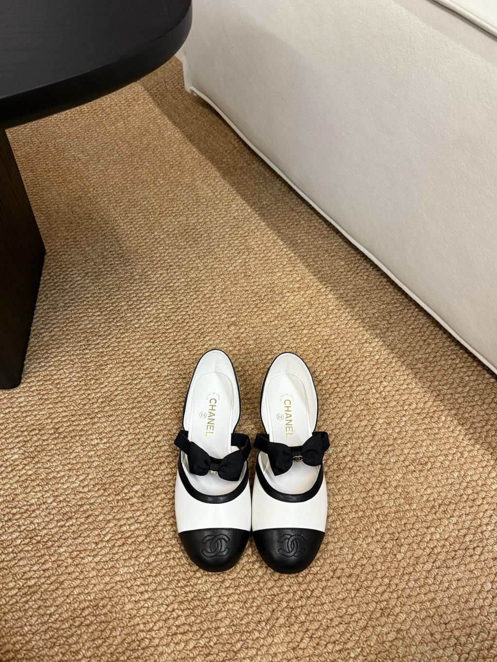 CHANEL 26S MARY JANE SLINGBACK FLATS IN WHITE AND BLACK CALFSKIN CAP TOE RIBBON STRAP