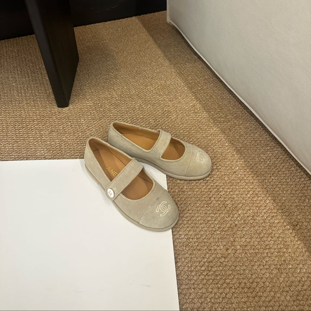 CHANEL 26S MARY JANE FLATS IN BEIGE SUEDE CC LOGO