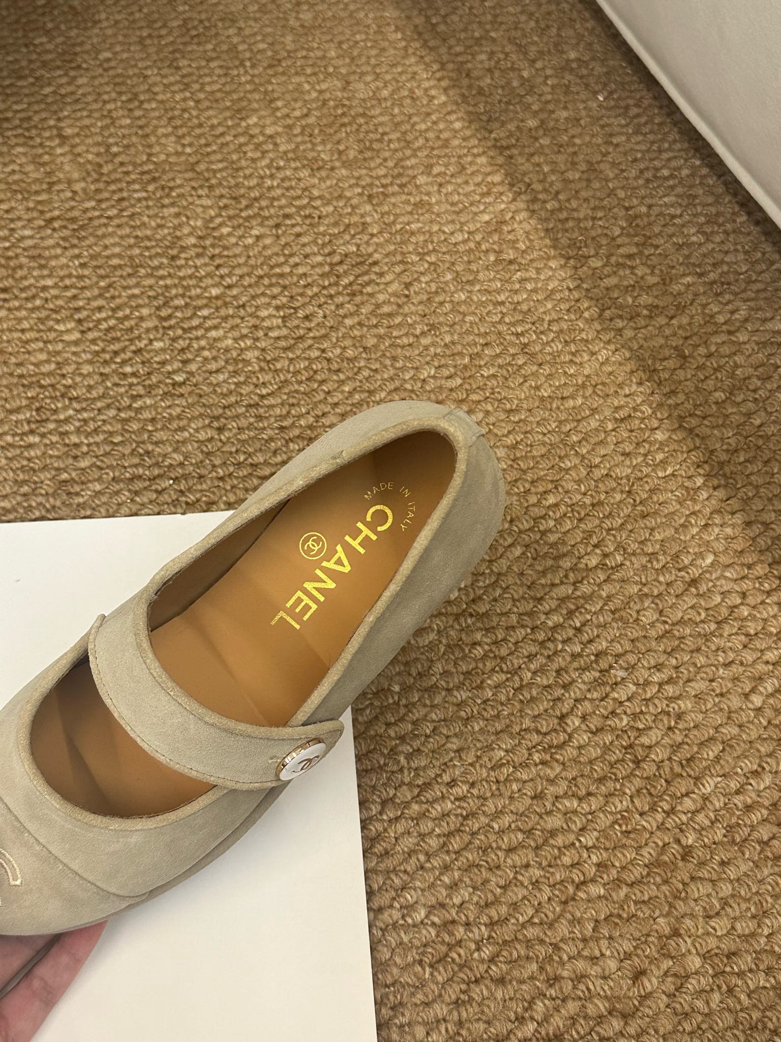 CHANEL 26S MARY JANE FLATS IN BEIGE SUEDE CC LOGO
