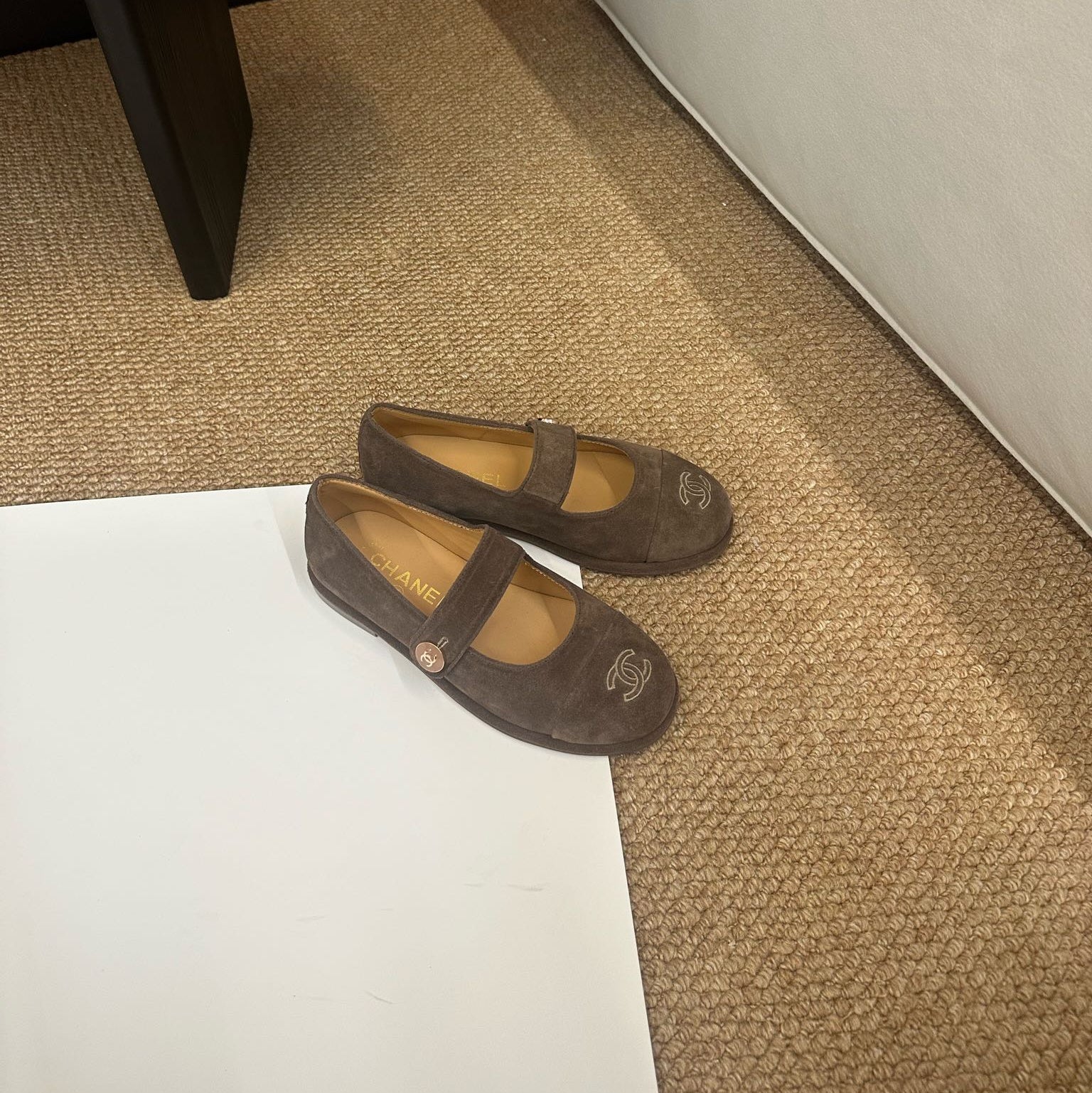 CHANEL 26S MARY JANE FLATS IN BROWN SUEDE CC LOGO