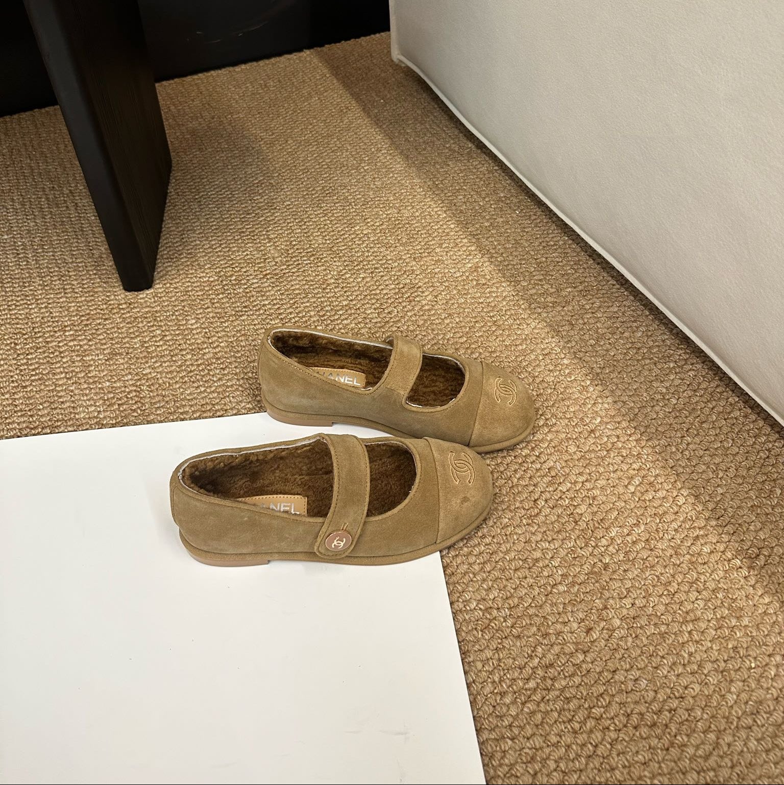 CHANEL 26S MARY JANE FLATS IN CARAMEL BROWN SUEDE SHEARLING LINING CC LOGO