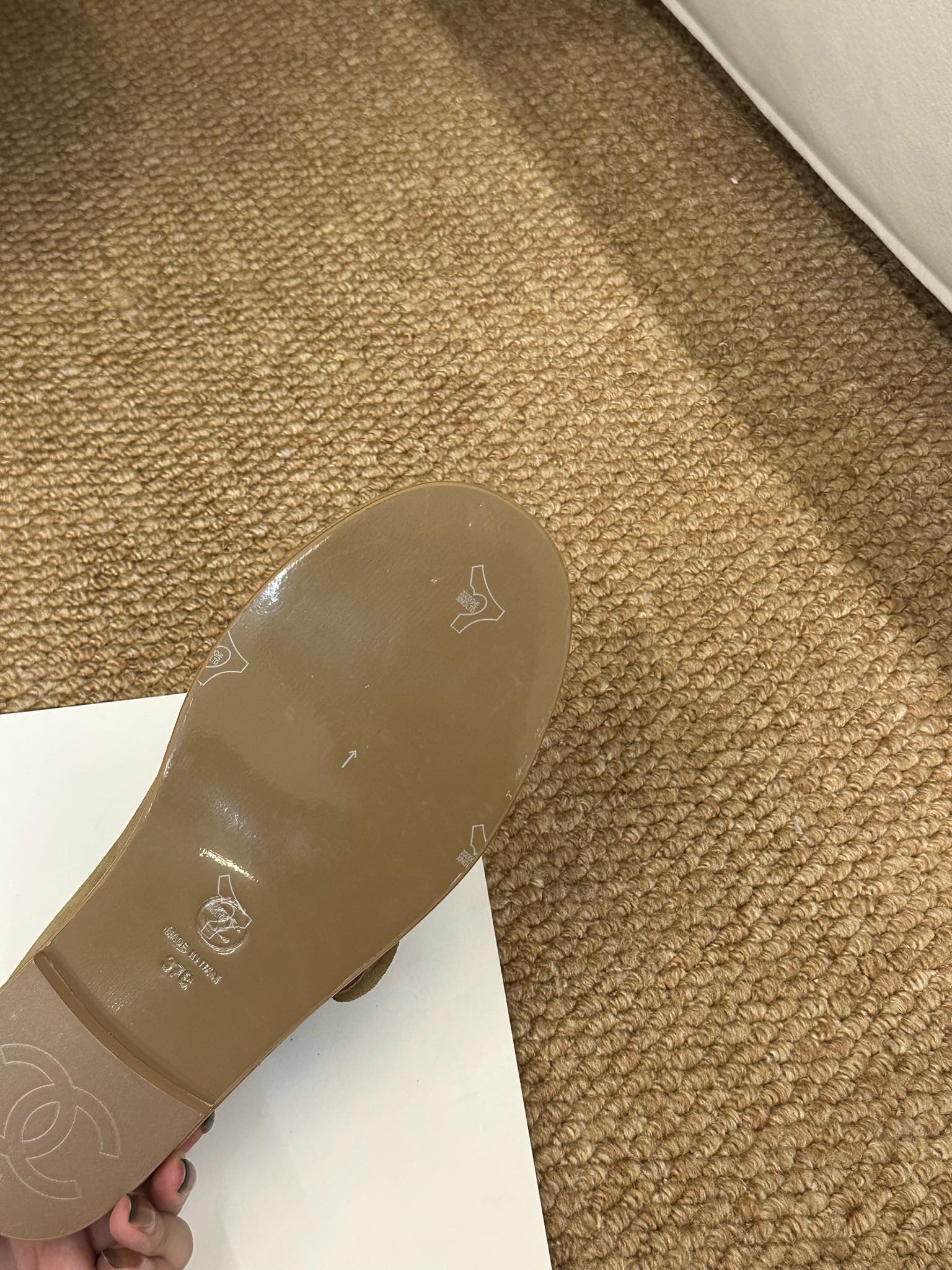 CHANEL 26S MARY JANE FLATS IN CARAMEL BROWN SUEDE SHEARLING LINING CC LOGO