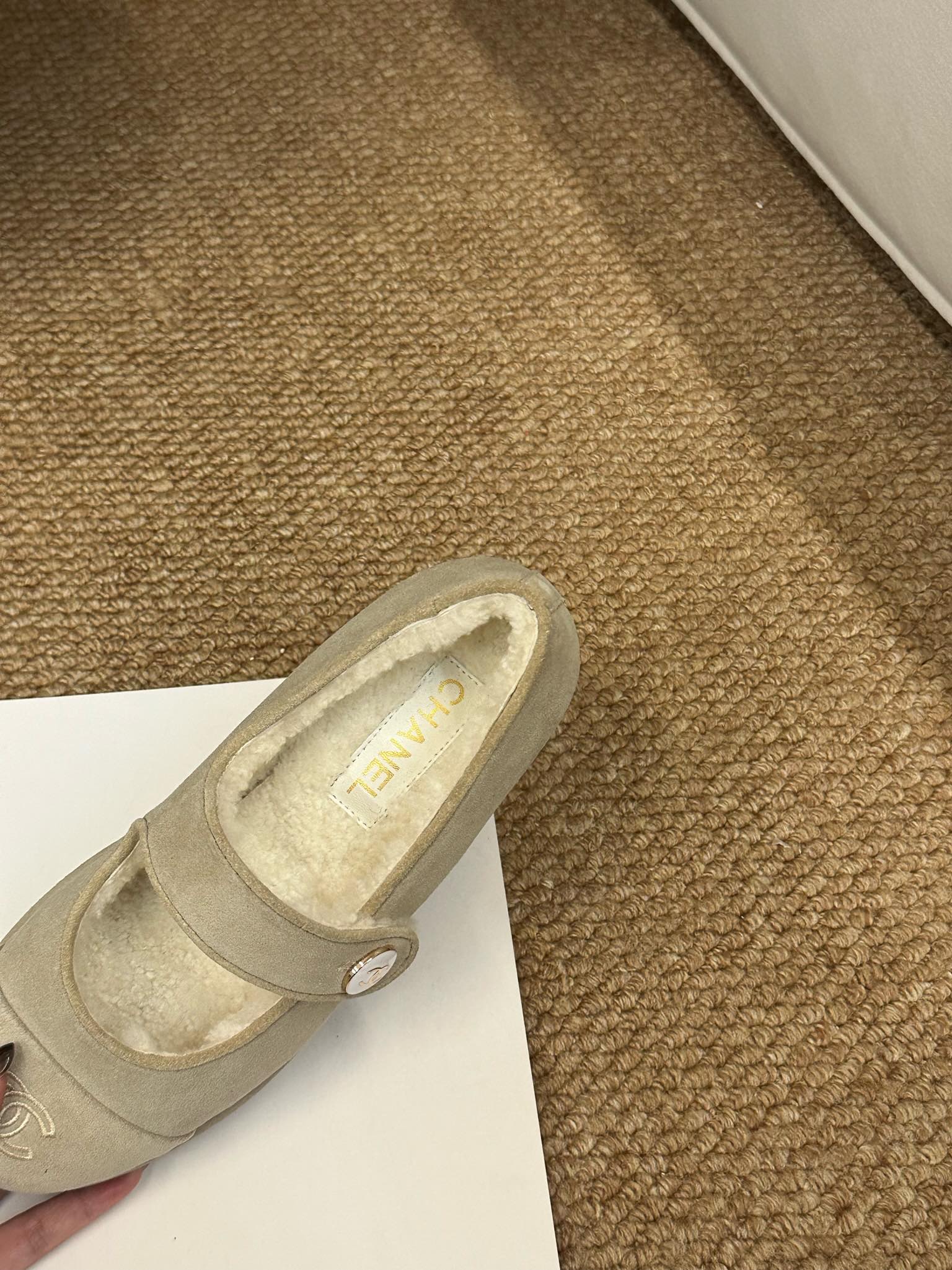 CHANEL 26S MARY JANE FLATS IN BEIGE SUEDE SHEARLING LINING CC LOGO