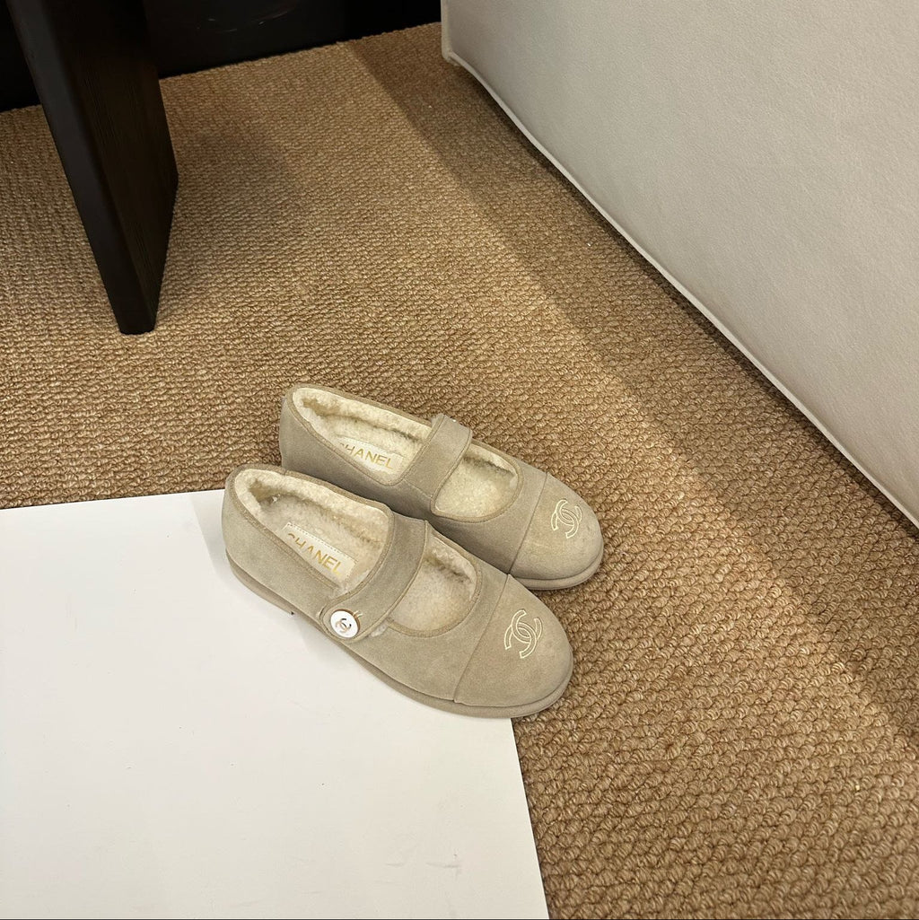 CHANEL 26S MARY JANE FLATS IN BEIGE SUEDE SHEARLING LINING CC LOGO