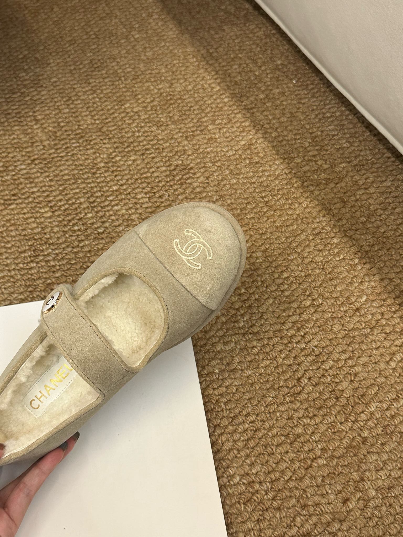 CHANEL 26S MARY JANE FLATS IN BEIGE SUEDE SHEARLING LINING CC LOGO