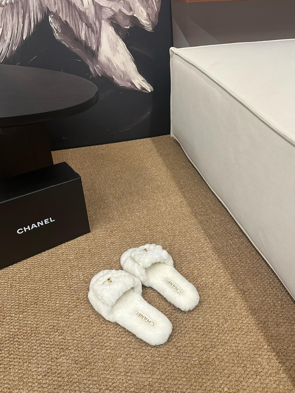 CHANEL 26S SLIDE SANDALS IN WHITE SHEARLING CC LOGO