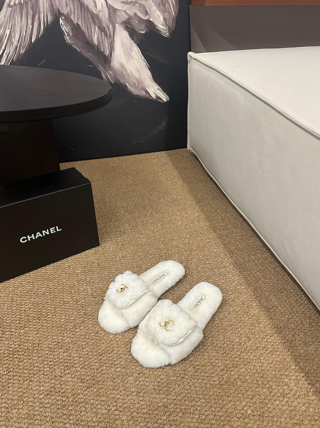 CHANEL 26S SLIDE SANDALS IN WHITE SHEARLING CC LOGO