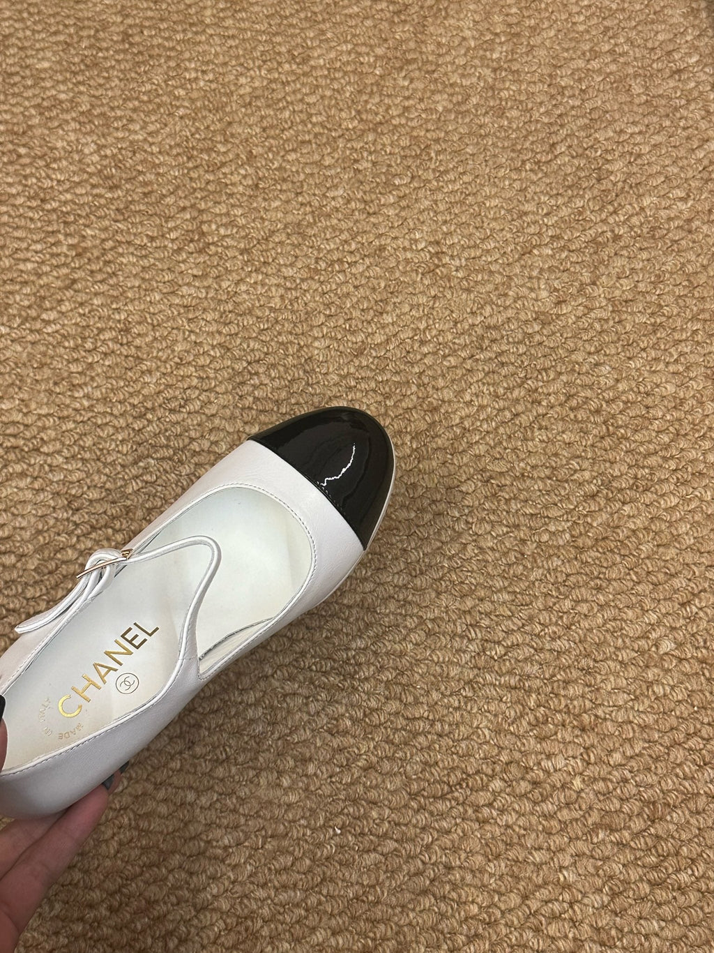 CHANEL 26S MARY JANE HEELS IN WHITE CALFSKIN WITH BLACK CAP TOE