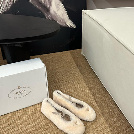 PRADA 26S SHEARLING BALLET FLATS IN CREAM WHITE