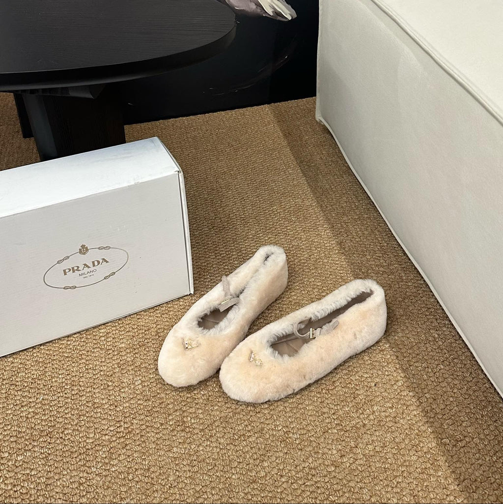 PRADA 26S SHEARLING BALLET FLATS IN CREAM WHITE