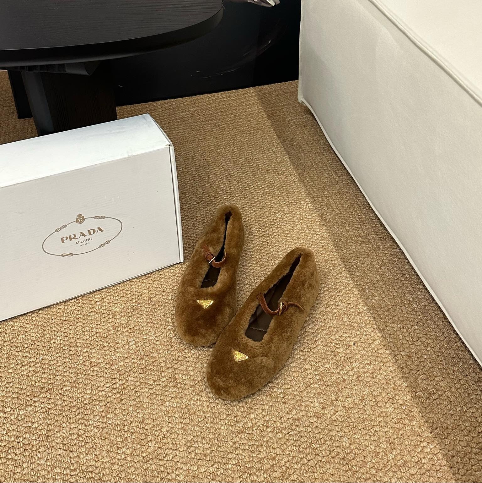 PRADA 26S SHEARLING BALLET FLATS IN BROWN