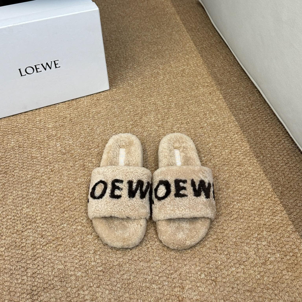 LOEWE 26S FLUFFY SLIDE SANDALS IN LIGHT BROWN SHEARLING LOGO