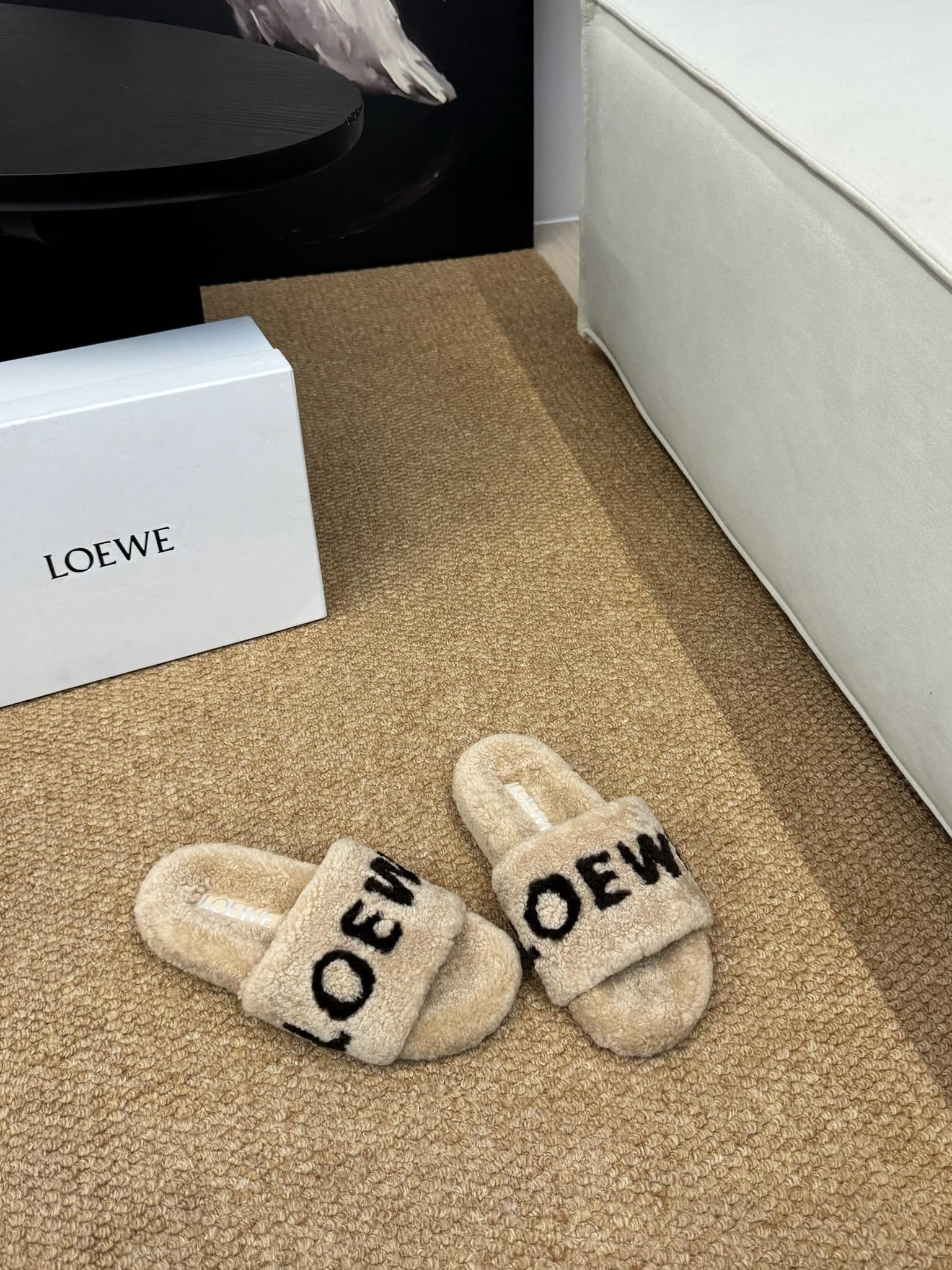 LOEWE 26S FLUFFY SLIDE SANDALS IN LIGHT BROWN SHEARLING LOGO