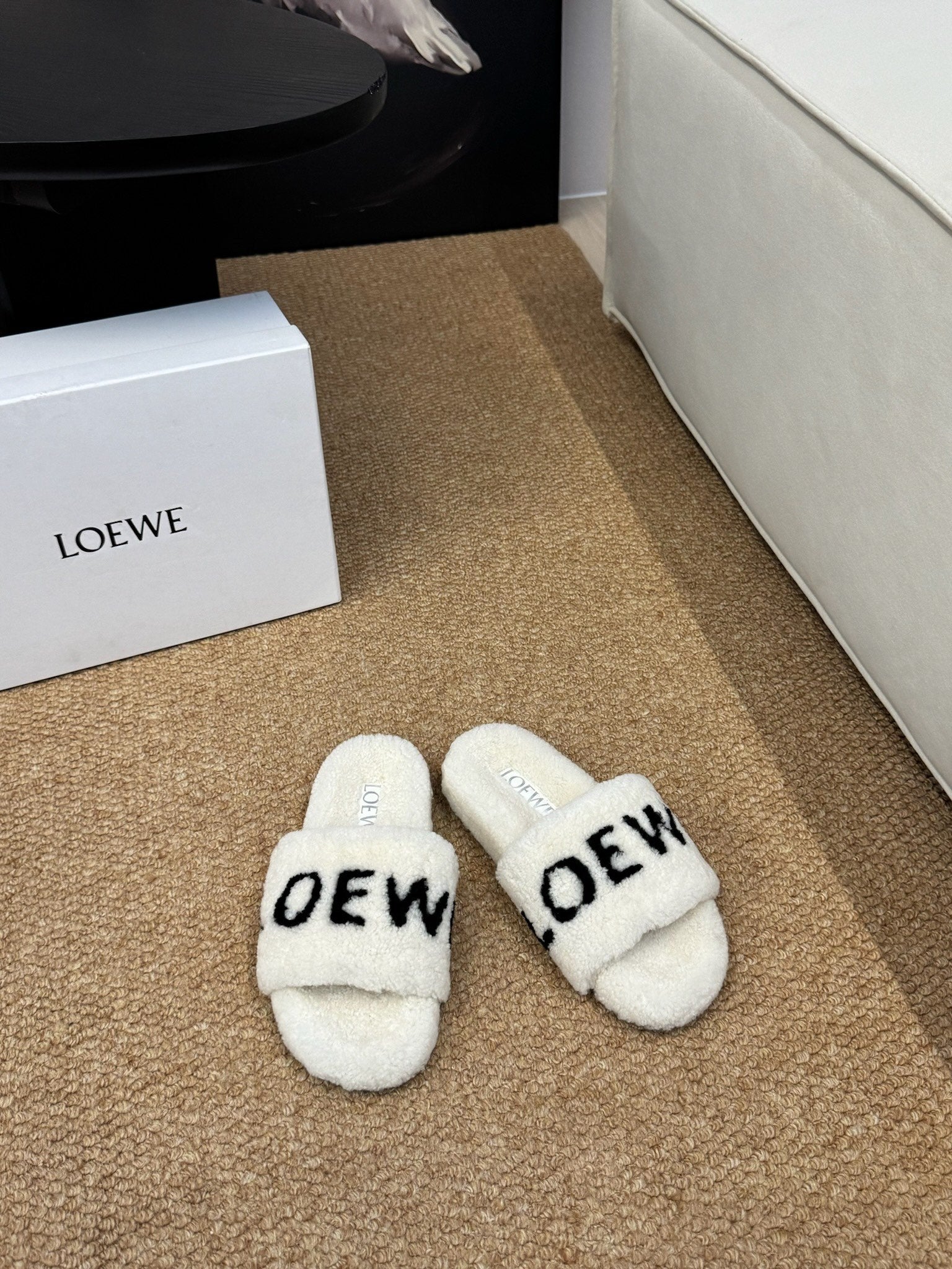 LOEWE 26S FLUFFY SLIDE SANDALS IN WHITE SHEARLING LOGO