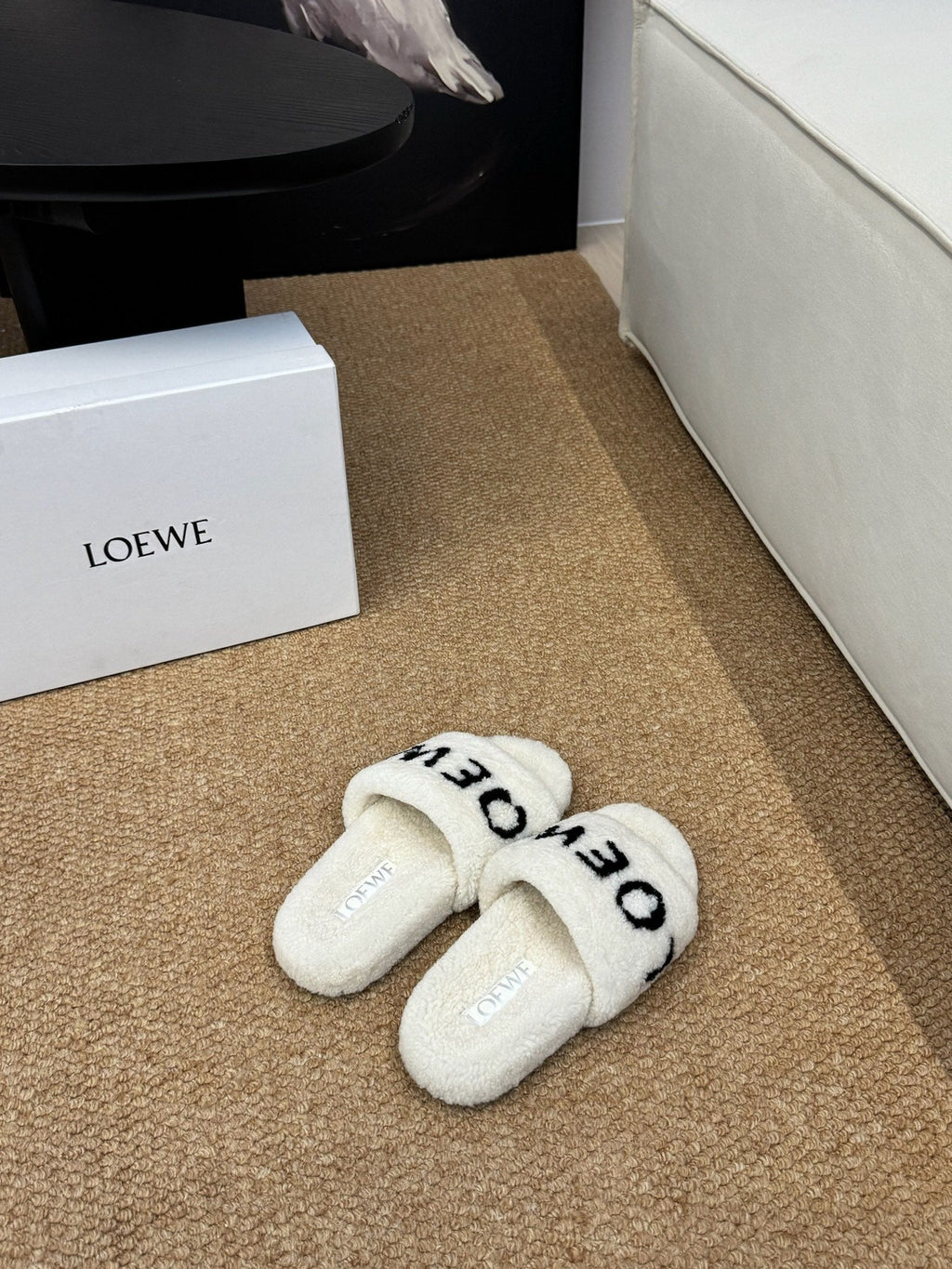 LOEWE 26S FLUFFY SLIDE SANDALS IN WHITE SHEARLING LOGO