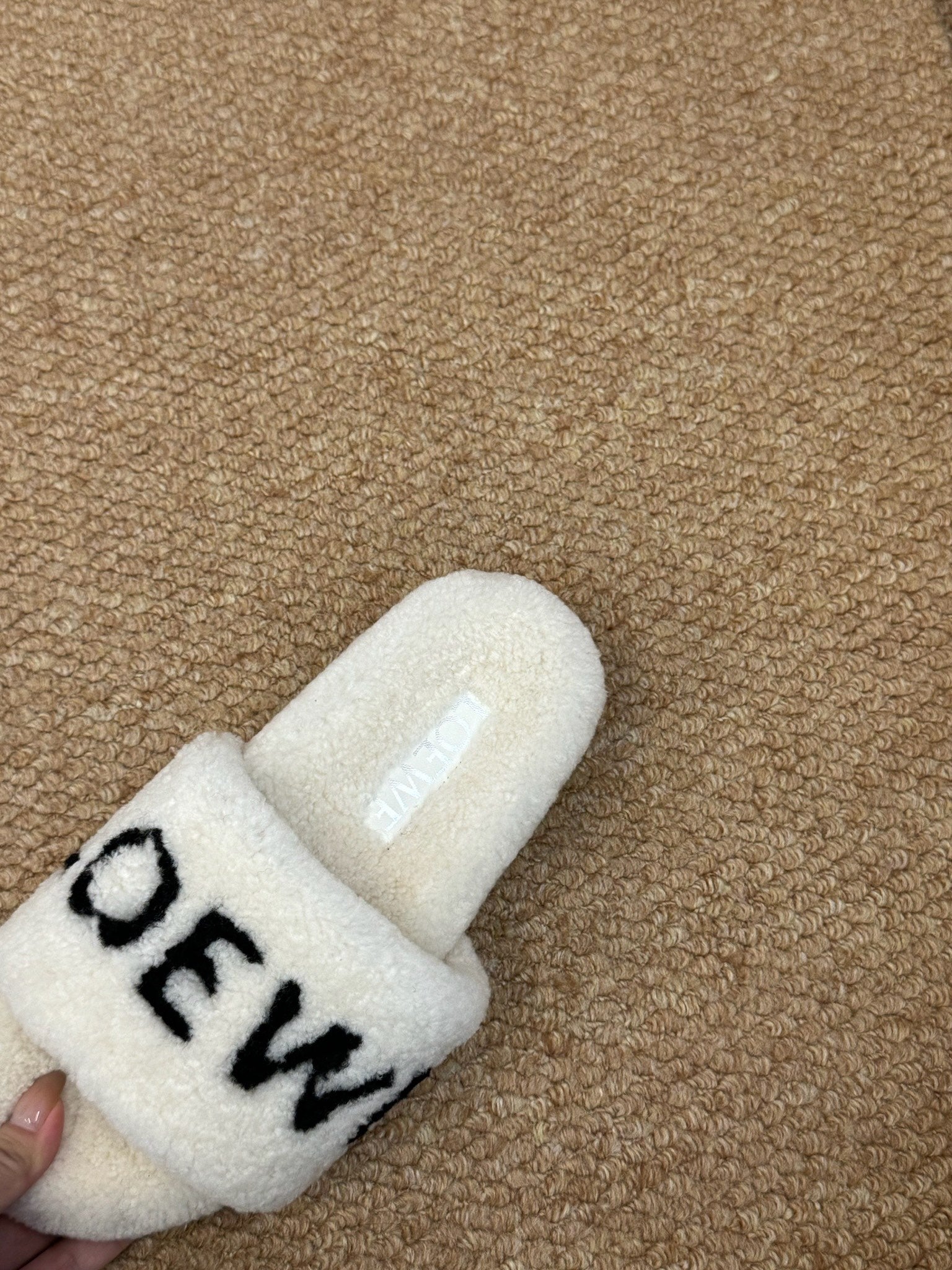 LOEWE 26S FLUFFY SLIDE SANDALS IN WHITE SHEARLING LOGO