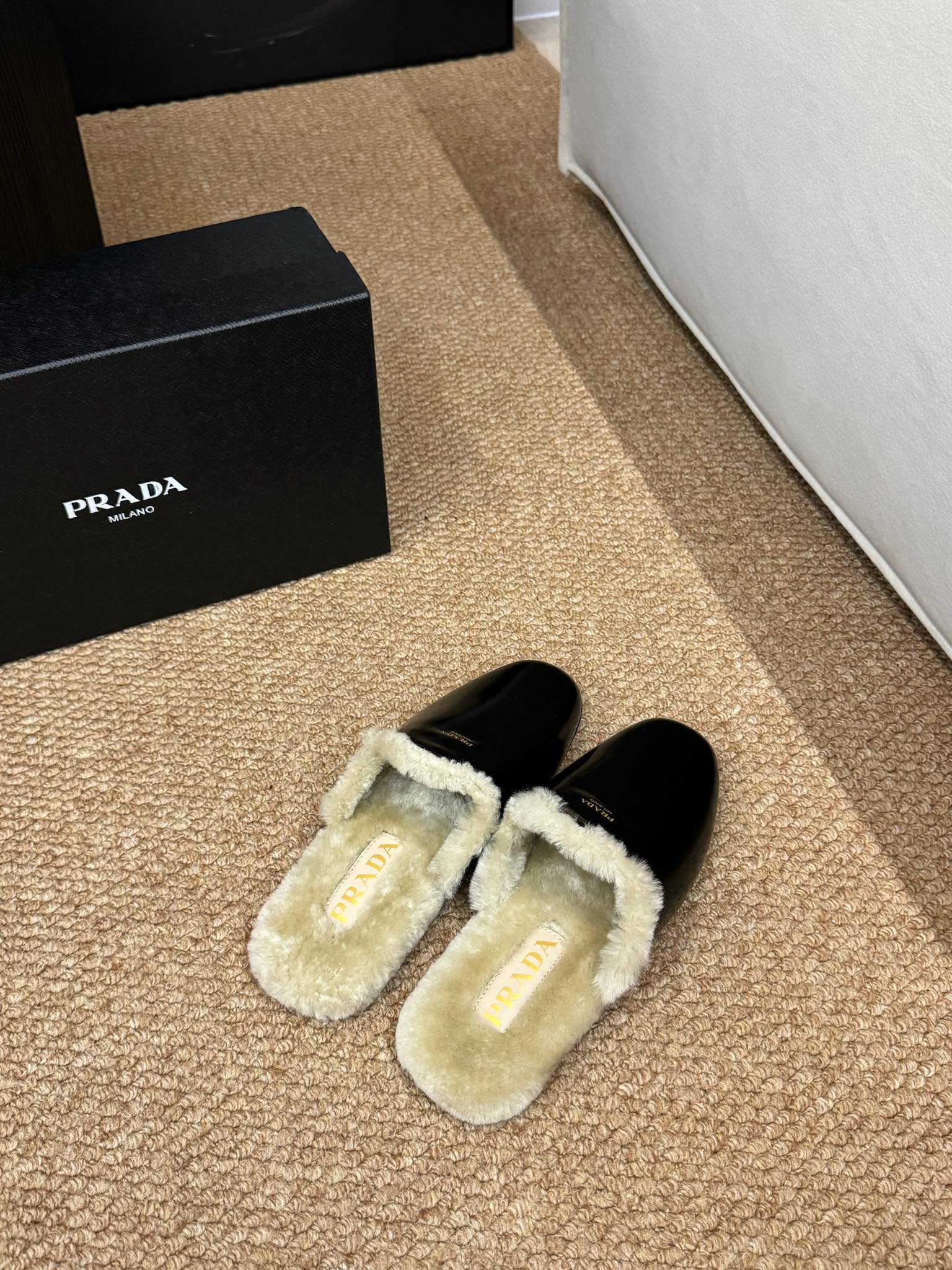 PRADA 26S SHEARLING MULE SLIPPERS IN BLACK CALFSKIN