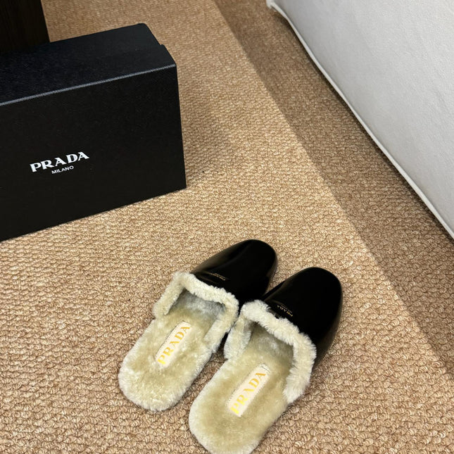 PRADA 26S SHEARLING MULE SLIPPERS IN BLACK CALFSKIN